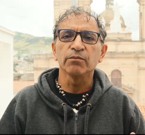 Álvaro Reyes, funcionario.