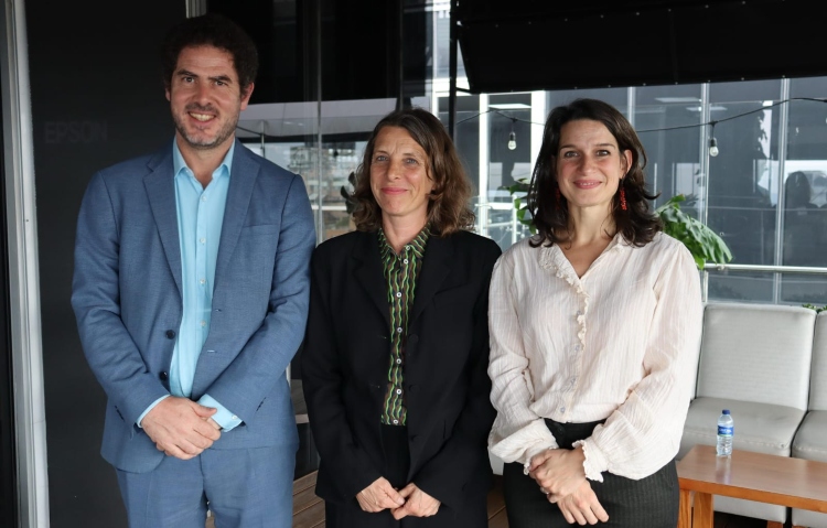 Nicolas Chenet, director del Departamento de Desarrollo Sostenible de Expertise France, Cassilde Brénière, directora general adjunta de Expertise France y Murielle Gurtner, representante de Expertise France para la Región Andina.