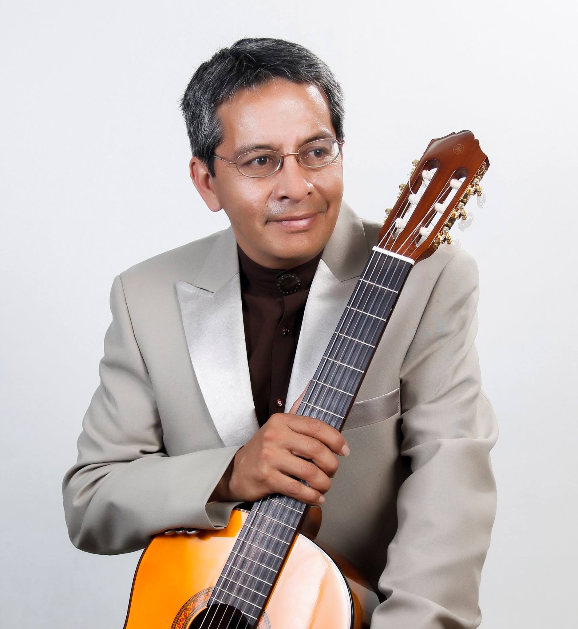 Rolando Chamorro, maestro de guitarra