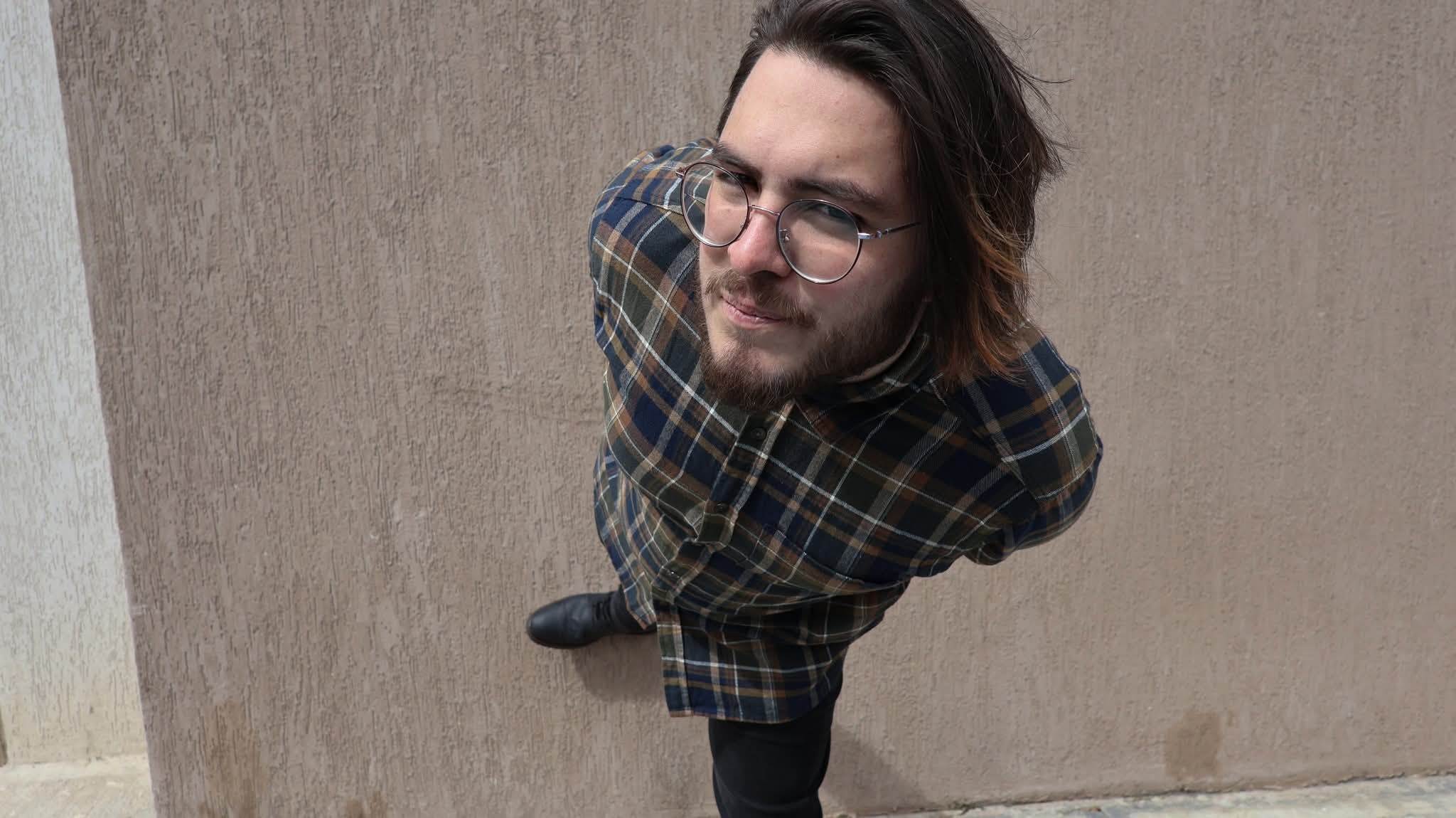 El guionista David Betancourth conocido como Barú, presenta su historia Maruja, inspirada en la memoria de sus abuelos, incluida en Transeúntes.