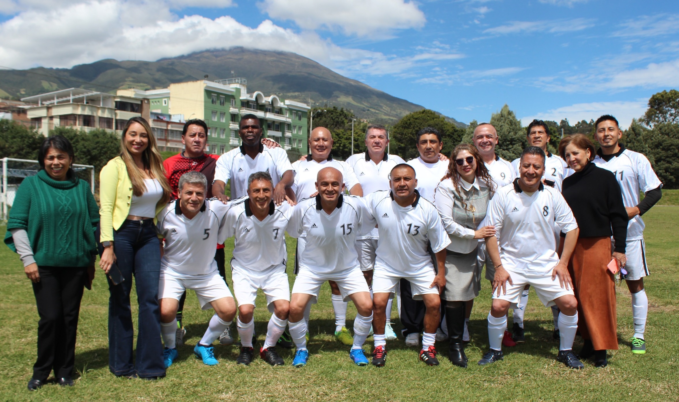 En la imagen: Betty Yela, Vicente Guancha, Gloria Jurado, Jairo, Bolaños, Marly, Antolines, Luz Zúñiga, Francisco Juajinoy, Fabricio Yepes, Ricardo Campaña, Juan Carlos Muñoz, Gerardo Lara, Rafael Bastidas, Jorge Mata, Andrés Bárcenas, Alberto Vianey, Jaime Arteaga y Ronald Paz.