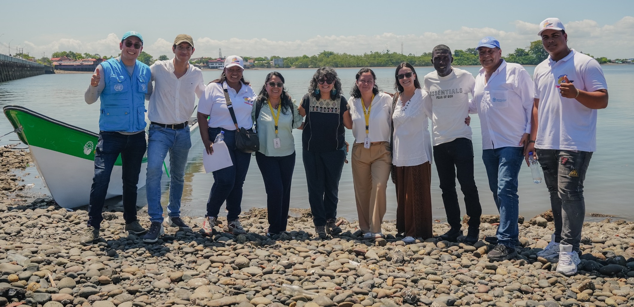 En la imagen, de izquierda a derecha: Jonathan Pinza, Randy Sánchez, Olga Ponce, Yanira Villota, Yania Rodríguez, Itact Oliva, María del Mar Rosero, Mardoqueo Cortés, Edgar Figueroa y Harold Orobio.