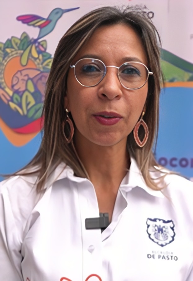 Victoria Benavides, secretaria.