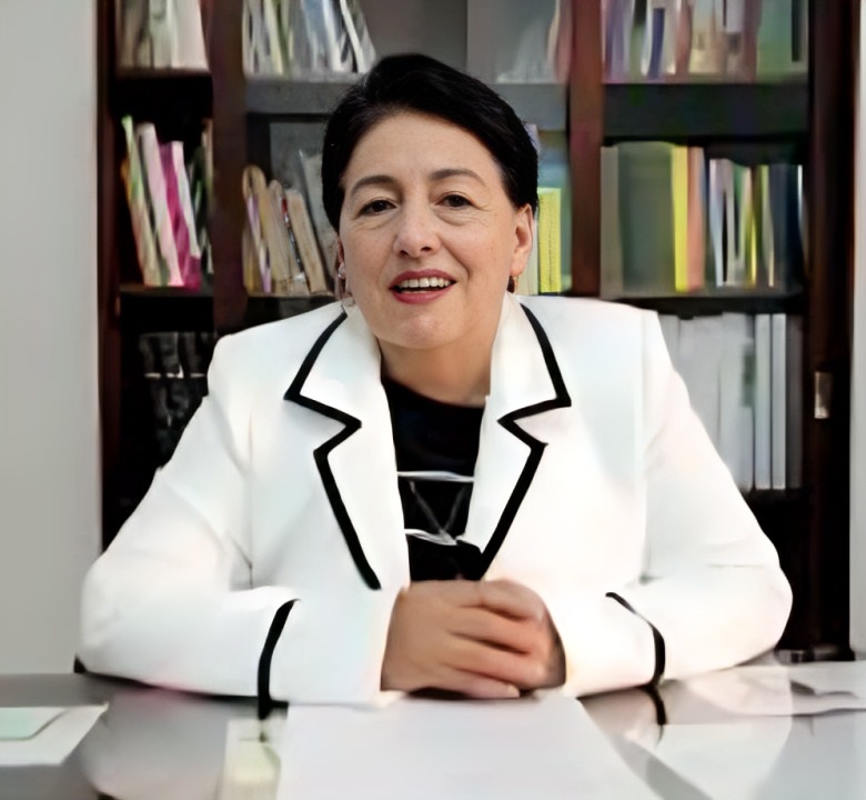 Piedad Figueroa, secretaria.