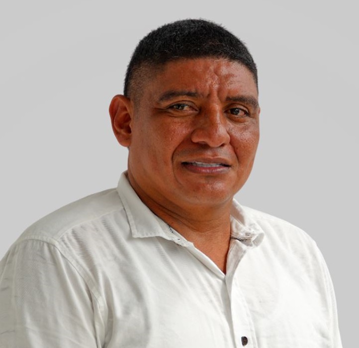 Luis Preciado, secretario.
