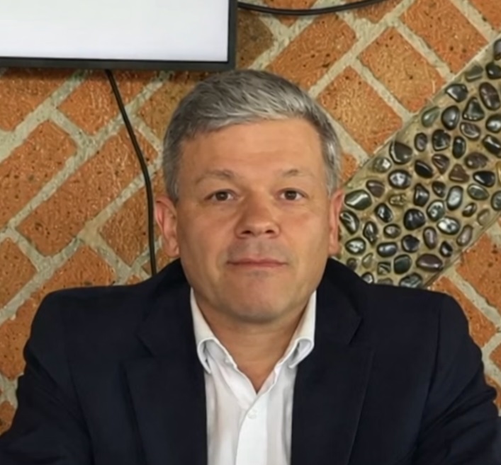 Simón Zbinden, representante.