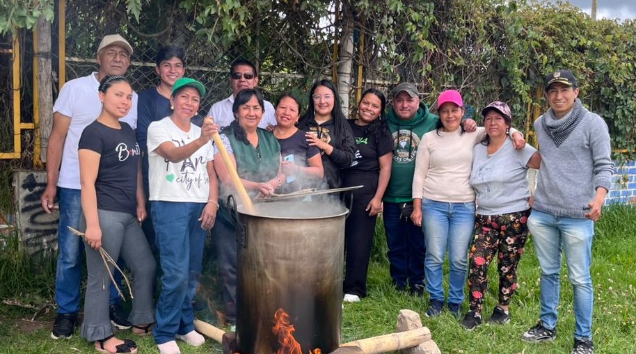 En la imagen aparecen: Patricia Carlosama, Clara Ortiz, Katerin Carreño, Dayana Salazar, Margoth Jaramillo, Orlando Cumbal, Berta Montilla, Piedad Carlosama, Giovanny Arrollo, Álvaro de La Cruz, Tatiana Guerrero, Rafael Flórez y Mario Pinto.