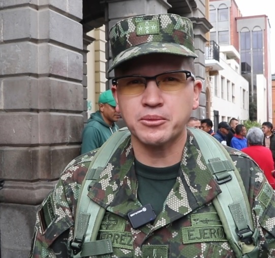 Carlos Gutiérrez, coronel.