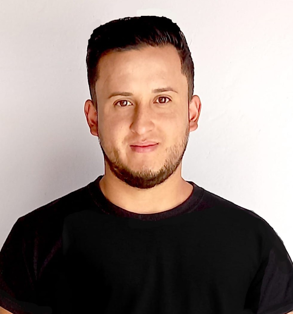 Roberto Acosta, secretario.