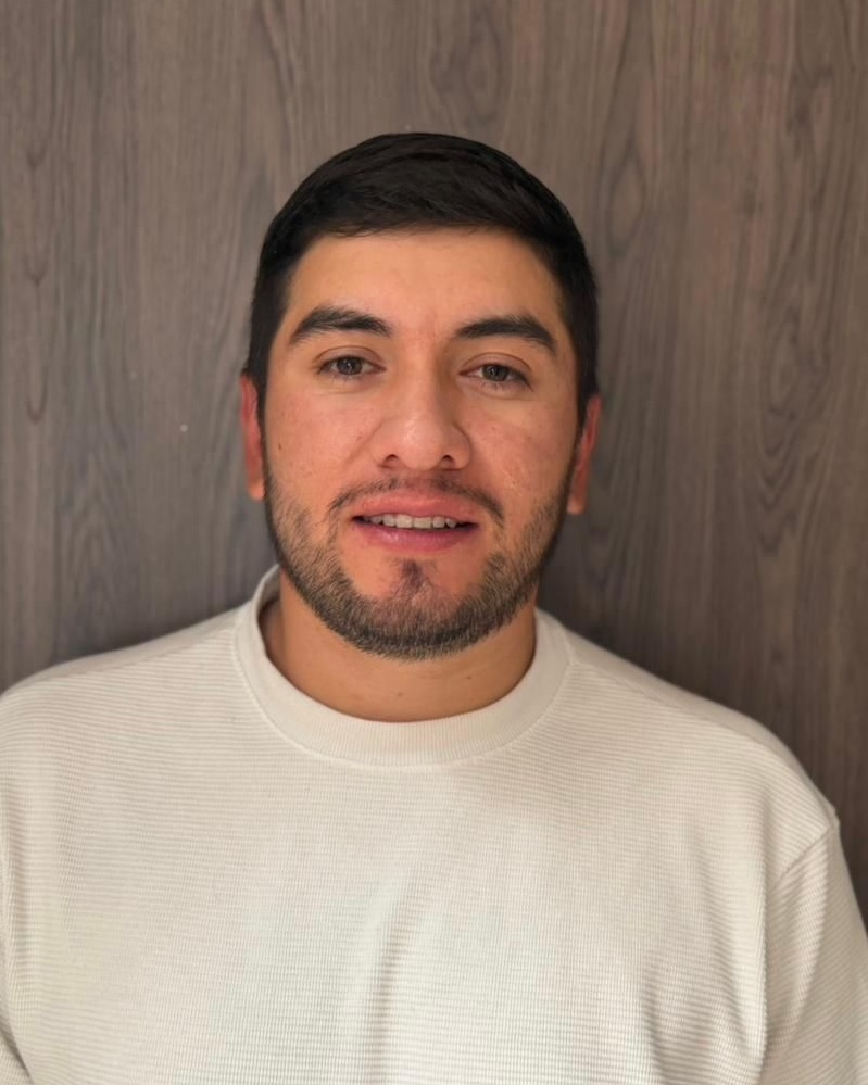 Luis Revelo, secretario.