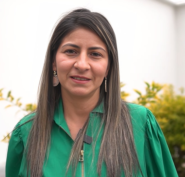 Diana Zambrano, funcionaria.