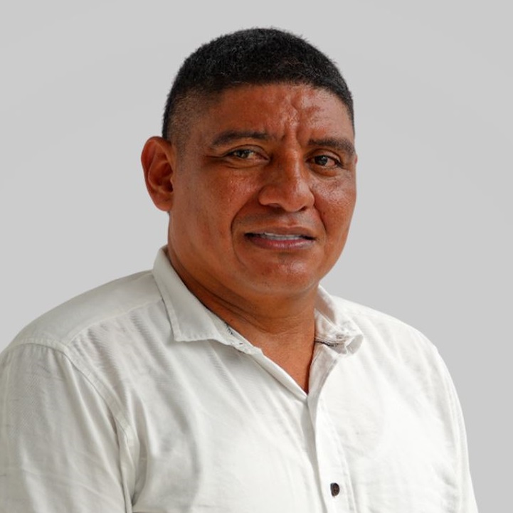 Luis Preciado, secretario.