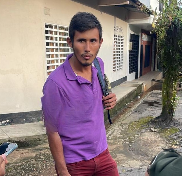 Le dio puñal a un hombre