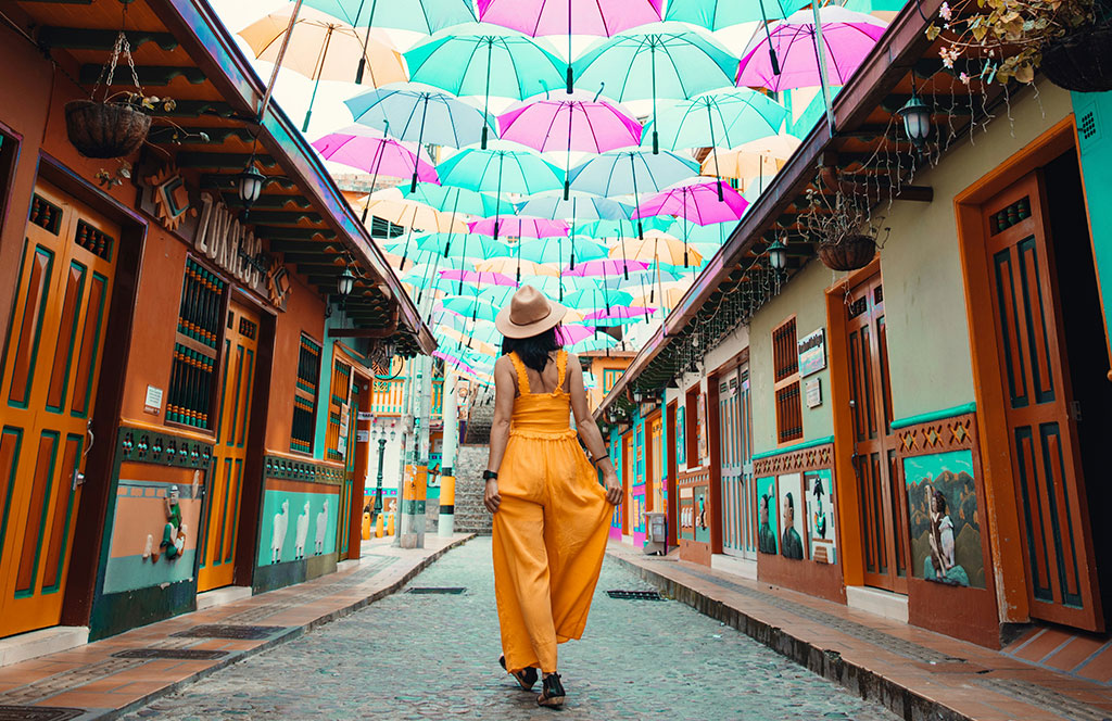 La Semana Santa de 2026 en Colombia cerró con un balance que combina un fuerte dinamismo económico y turístico, pero también preocupaciones en materia de seguridad vial. Durante esta temporada, el país vivió una de las movilizaciones más altas de los últimos años, consolidando esta fecha como un motor clave para la economía nacional.