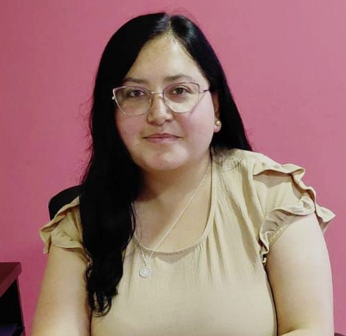 Deyfa Palacios, secretaria.