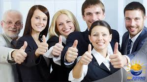 Convertirse en una excelente asesora de ventas exige mucho más que ofrecer productos. Hoy, el verdadero diferencial está en la capacidad de conectar con las personas, entender sus necesidades y generar confianza desde el primer contacto. En un mercado cada vez más competitivo, quienes dominan estas habilidades logran no solo vender, sino también fidelizar clientes.