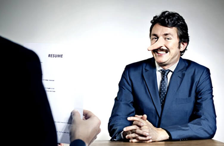 Las mentiras dentro del entorno laboral en Colombia se han convertido en un problema silencioso que impacta tanto a las empresas como a los trabajadores. Desde la falsificación de información hasta la omisión de datos clave, estas prácticas afectan la confianza, la productividad y, en muchos casos, la estabilidad laboral.