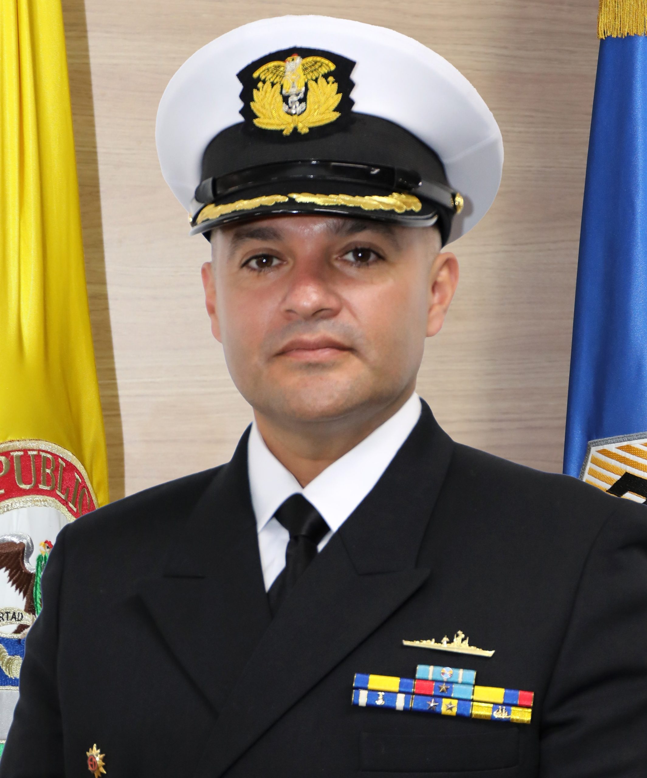 Julián Salgado, capitán.