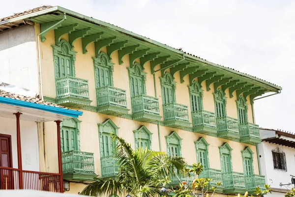 El balcón cívico de Antioquia un lugar que combina la riqueza cultural con la belleza de sus paisajes montañosos.
