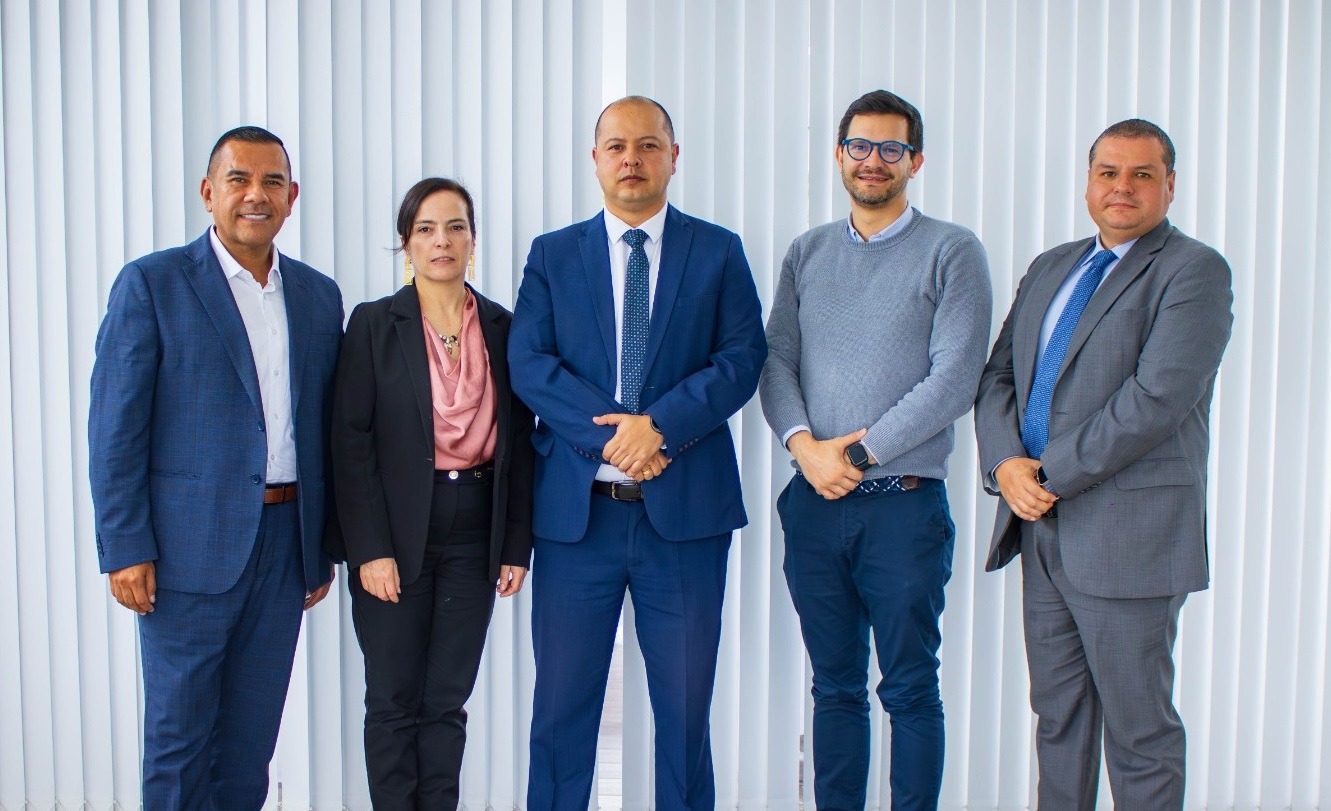 En la imagen, de izquierda a derecha: Juan Chaparro, Alejandra Lozano, Arturo Ortega, Alfredo Bucheli y Andrés Rojas, quienes asumen con compromiso el reto de impulsar el desarrollo económico de Nariño.