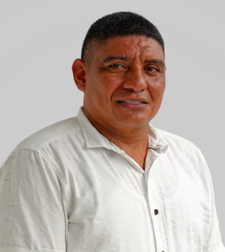 Luis Preciado, secretario.