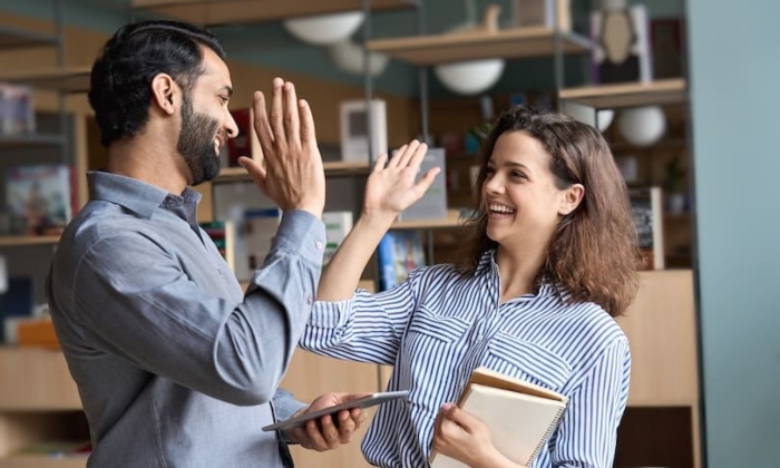 convocatorias- universitarios- Calro Colombia-