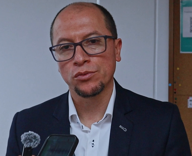 Fernando Palacios, director.