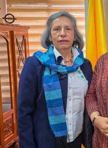 Aída Baca, representante.