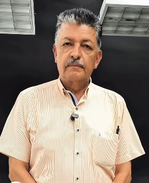 Hernán Escobar, decano.