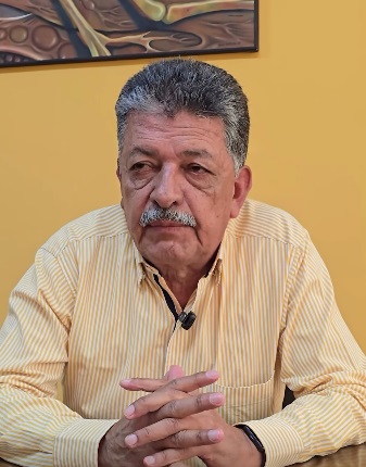Hernán Escobar, decano.
