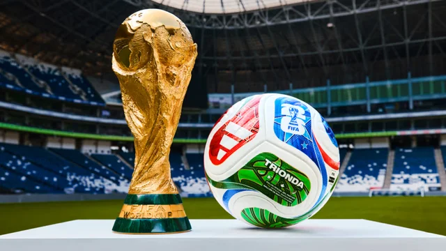 La cuenta regresiva para el Copa Mundial de la FIFA 2026 ya comenzó. El torneo promete transformar la historia del fútbol con un formato inédito, más selecciones participantes y tres países anfitriones. Estados Unidos, México y Canadá compartirán la organización de un campeonato que apunta a romper récords de audiencia, asistencia y espectáculo.