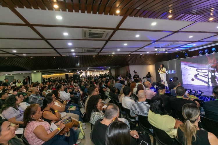 Además, reiteró que la iniciativa pone el énfasis en la prevención, la
alfabetización digital y la corresponsabilidad entre Estado, plataformas,
familias, academia y sociedad