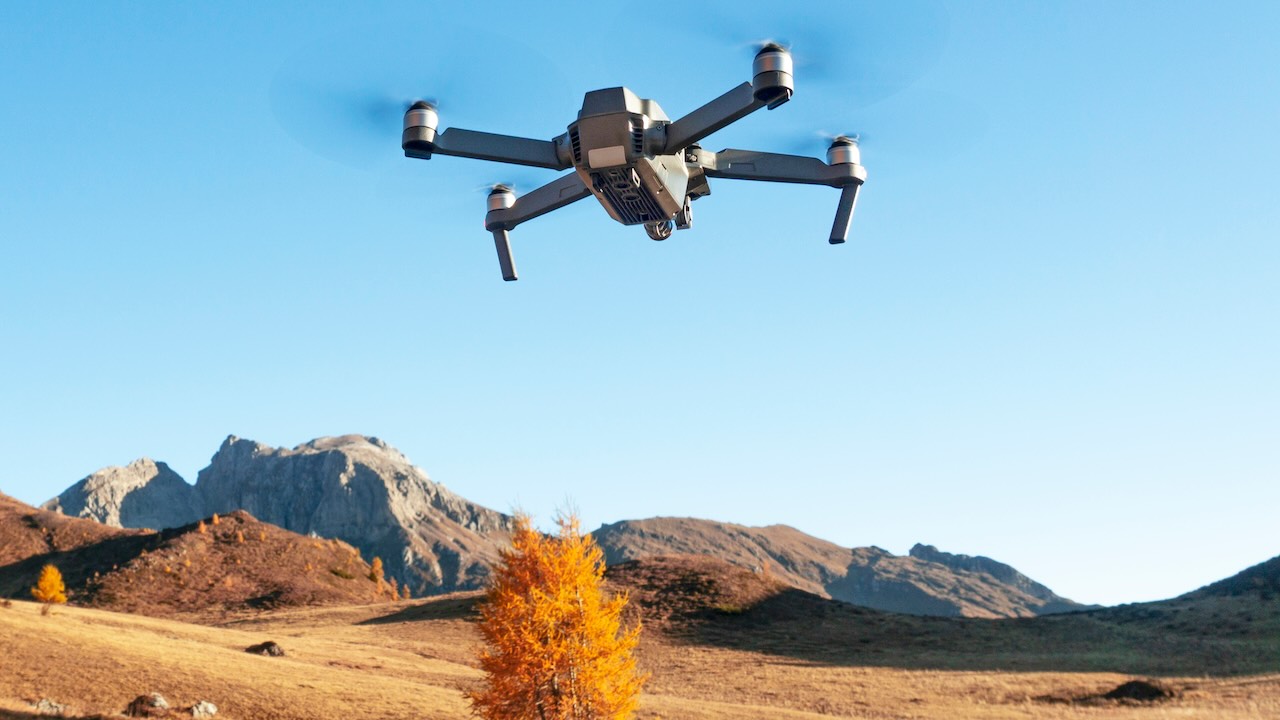 En los últimos años, el mercado tecnológico ha registrado un aumento significativo en la demanda de drones. Empresas de logística, agricultura y construcción implementan esta tecnología para optimizar procesos, reducir costos y mejorar la eficiencia operativa.