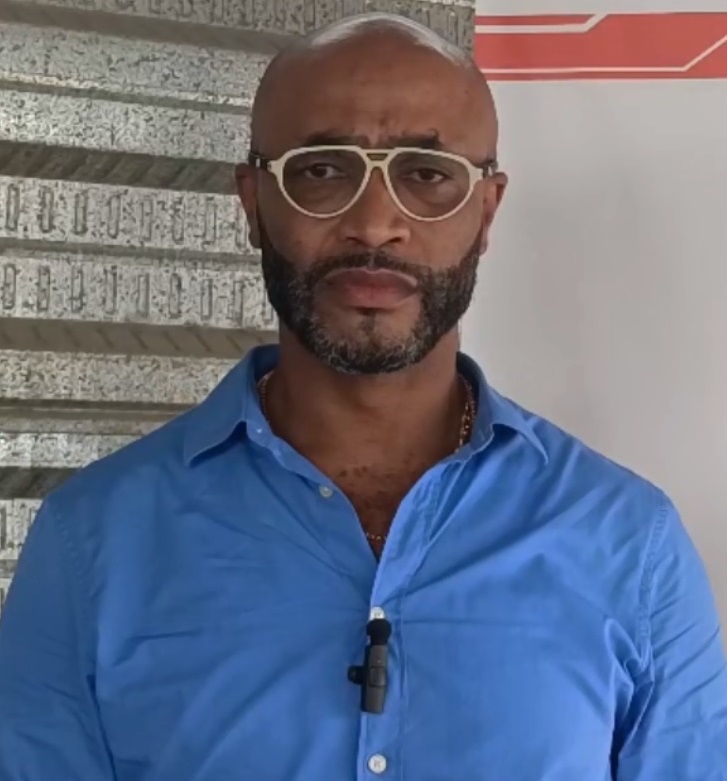 Elmer Quiñónez, director.