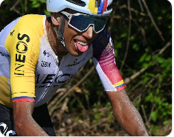 Egan Bernal mantiene la pelea en el Giro de Italia 2026