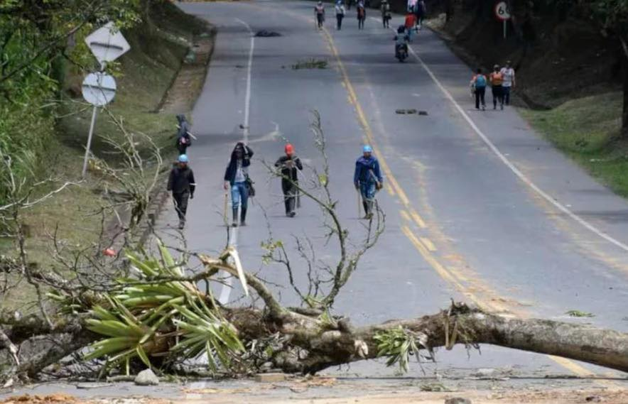 BLOQUEO EN LA VÍA PANAMERICANA, COMUNIDADES DEL PATÍA ANUNCIAN PARO POR CRISIS HUMANITARIA.