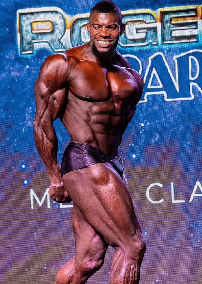 Jhon Quintero, atleta. Foto silueta.