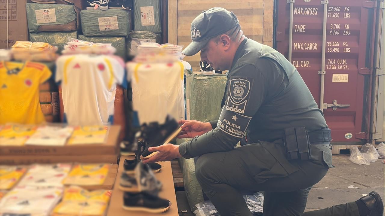 Polfa- Buenaventura- contrabando- mercancia- Mundial 2026- Camisetas Seleccion Colombia- 28Jun- Policia Nacional-