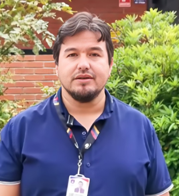 Carlos Rodríguez, profesional.