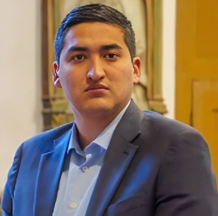 Alex González, secretario.
