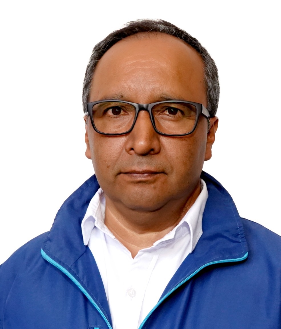 Javier Oñate, gerente.