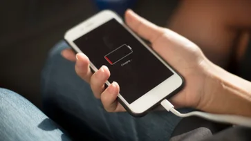¿Dormir con el celular al lado de la cama realmente afecta la salud? Esto dice la ciencia