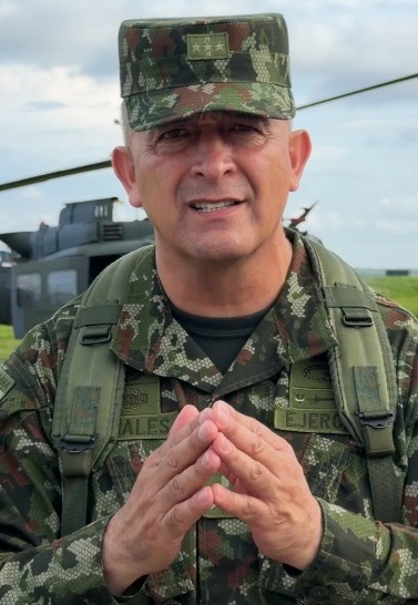 William Morales, comandante.