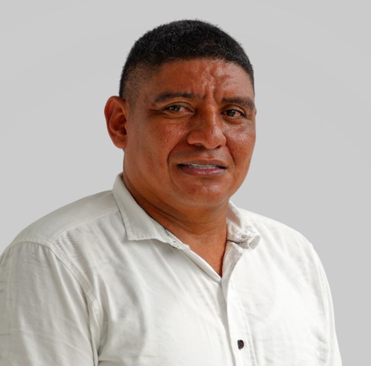 Luis Preciado, secretario.