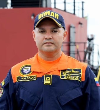 JuliƔn Salgado, capitƔn.