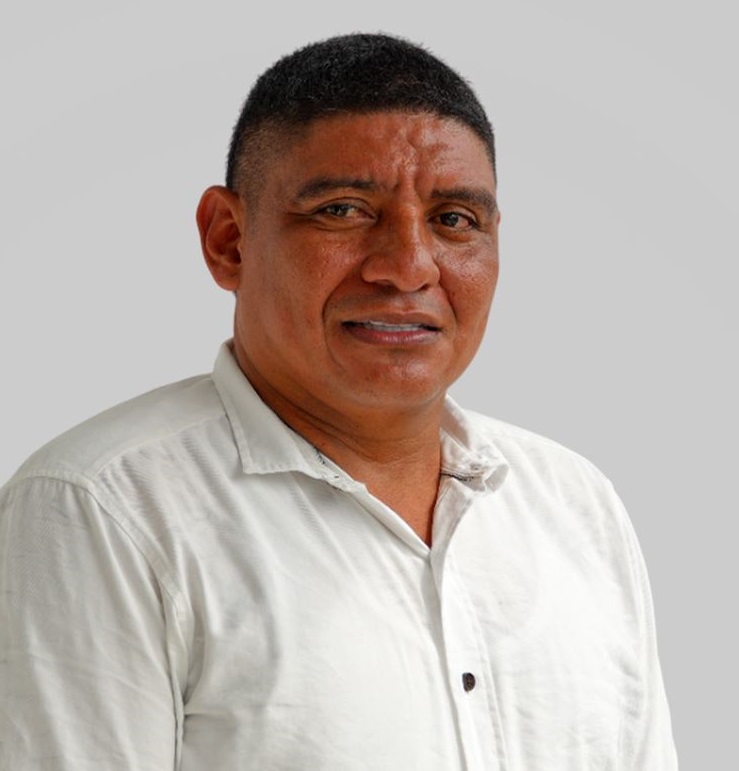 Luis Preciado, secretario.