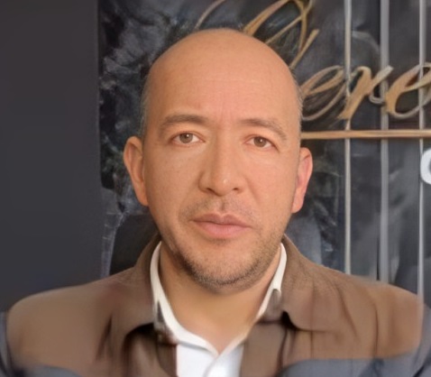 Oscar Mosquera, gerente.