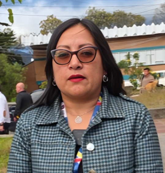 Silvia Pupiales, secretaria.