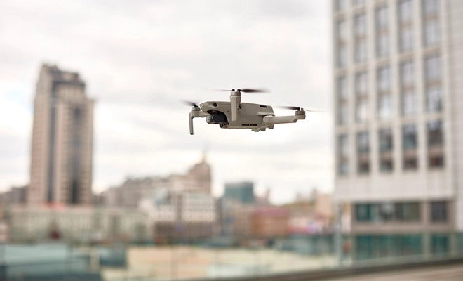 Cali fortalece regulación del uso de drones con estrategia para vuelos seguros