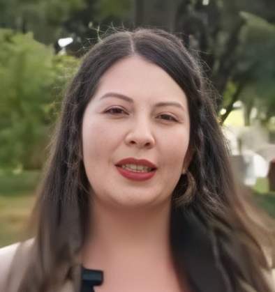 Daniela Izquierdo, funcionaria.